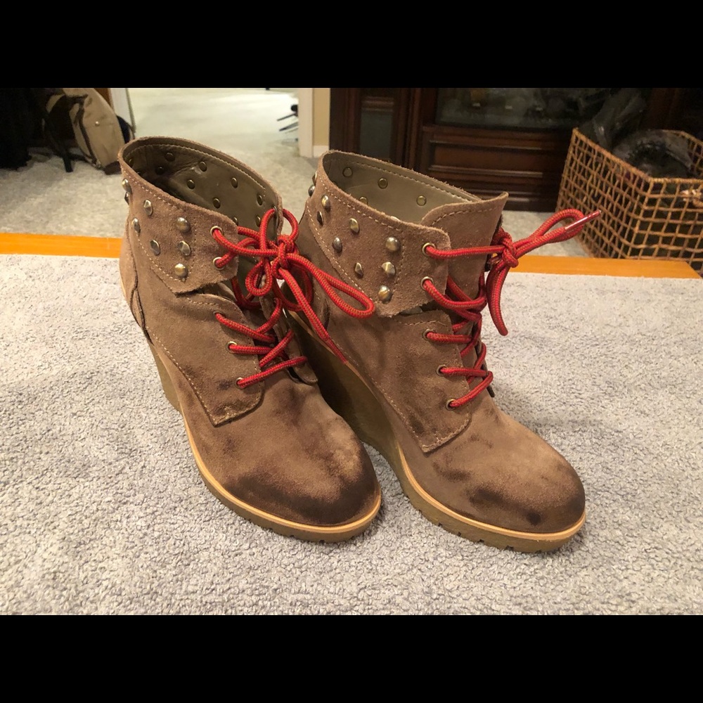 Suede wedge boots